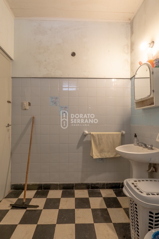 BIEN UBICADA - TODOS LOS SERVICIOS. 