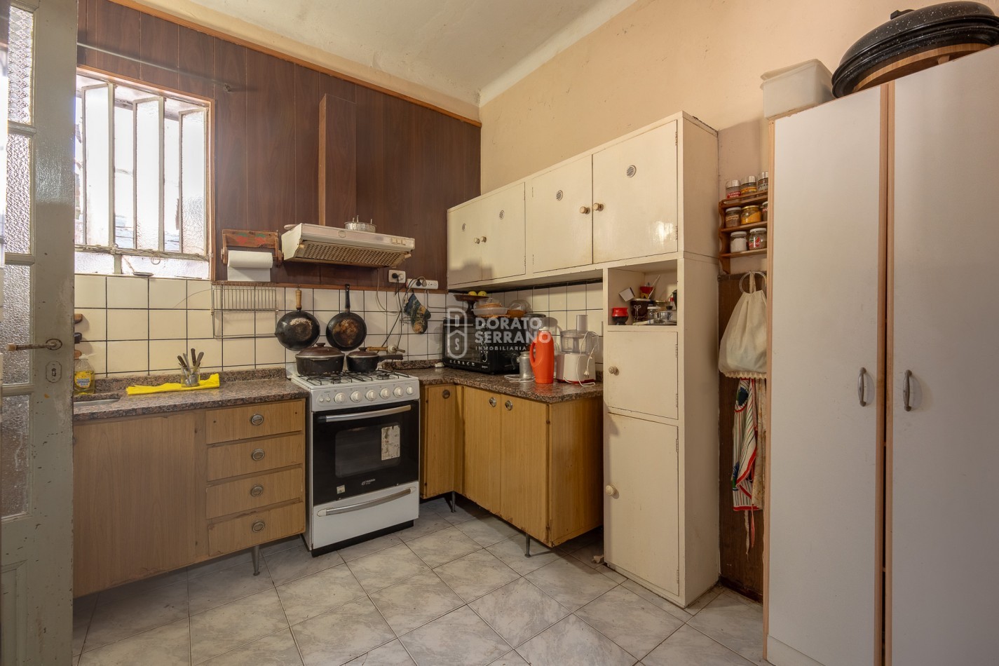 OPERATIVA! A MTS. DE AVENIDA! TODOS LOS SERVICIOS.