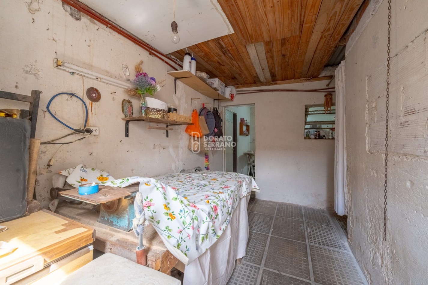 CASA EN ESQUINA / TODOS LOS SERVICIOS!