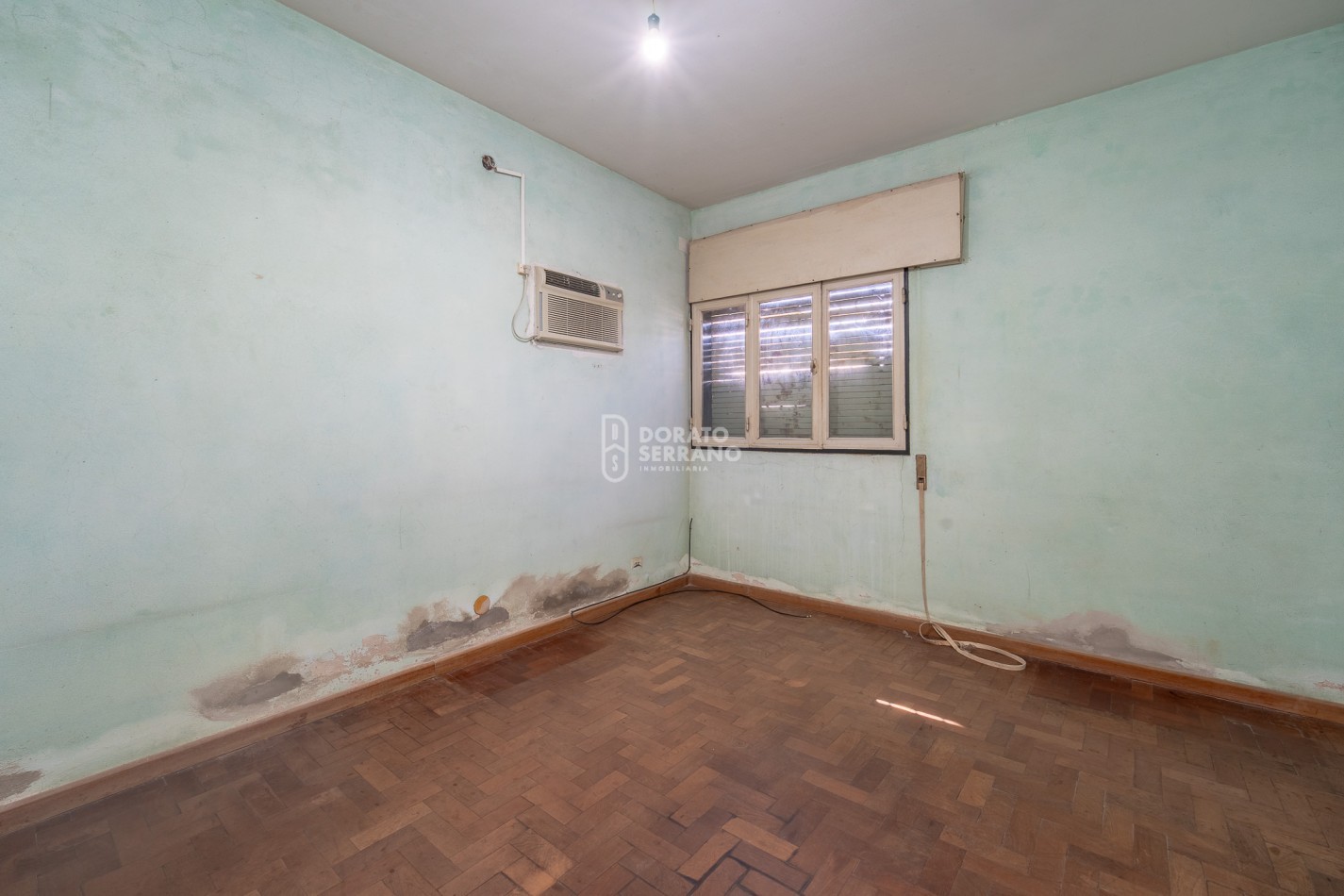 CASA EN ESQUINA! GRAN UBICACION!