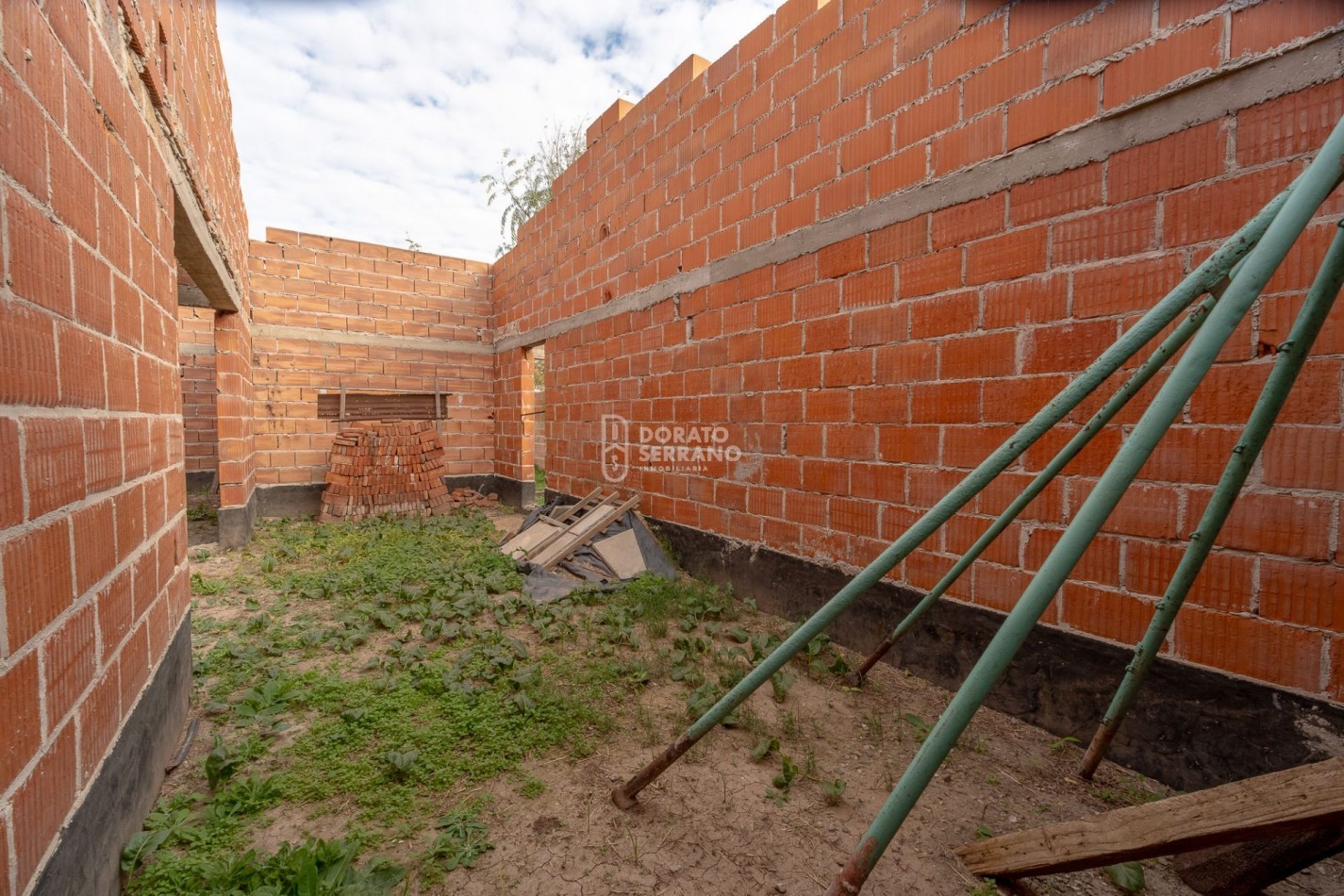 LOTE + CASA A TERMINAR! 