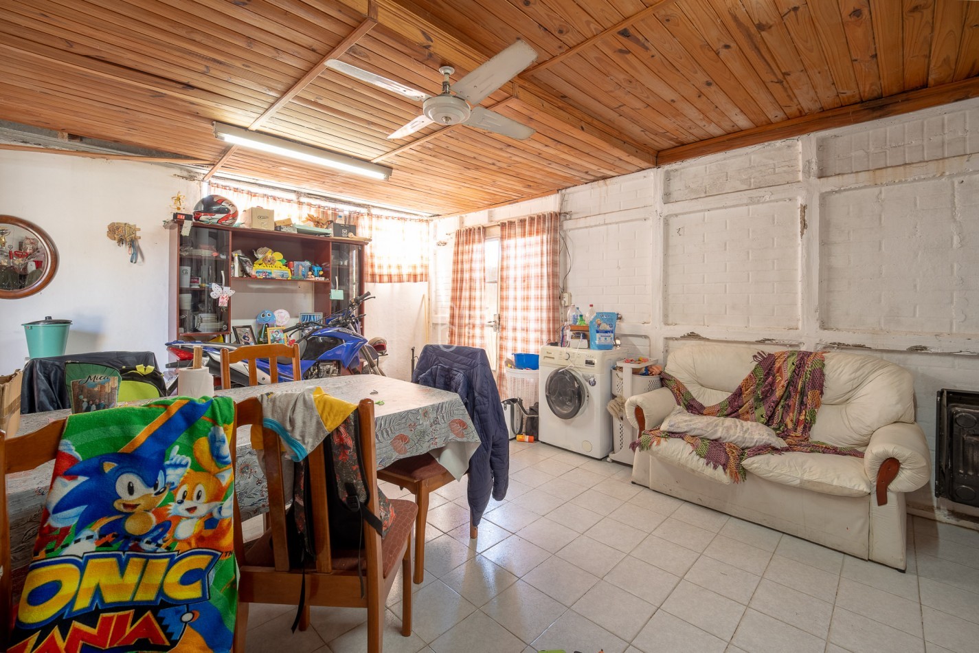 LOTE EN BARRIO FLORIDA! TODOS LOS SERVICIOS - PLUS EDIFICADO A DEMOLER O RECICLAR. 