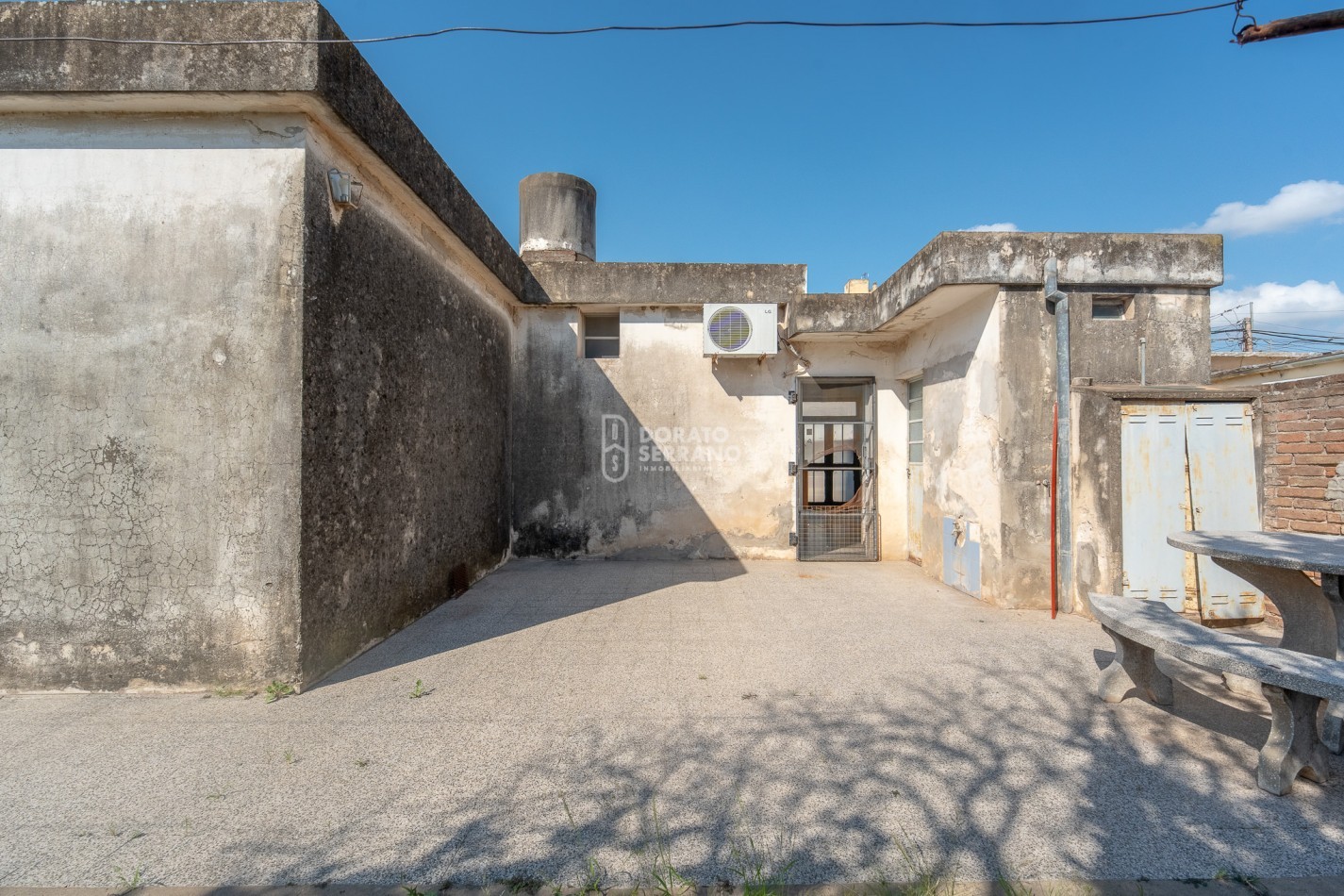CASA EN ESQUINA! GRAN UBICACION!