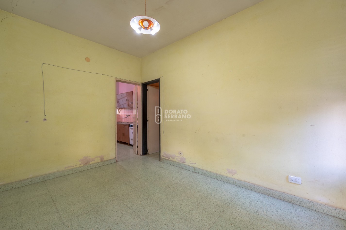 CASA EN ESQUINA! GRAN UBICACION!