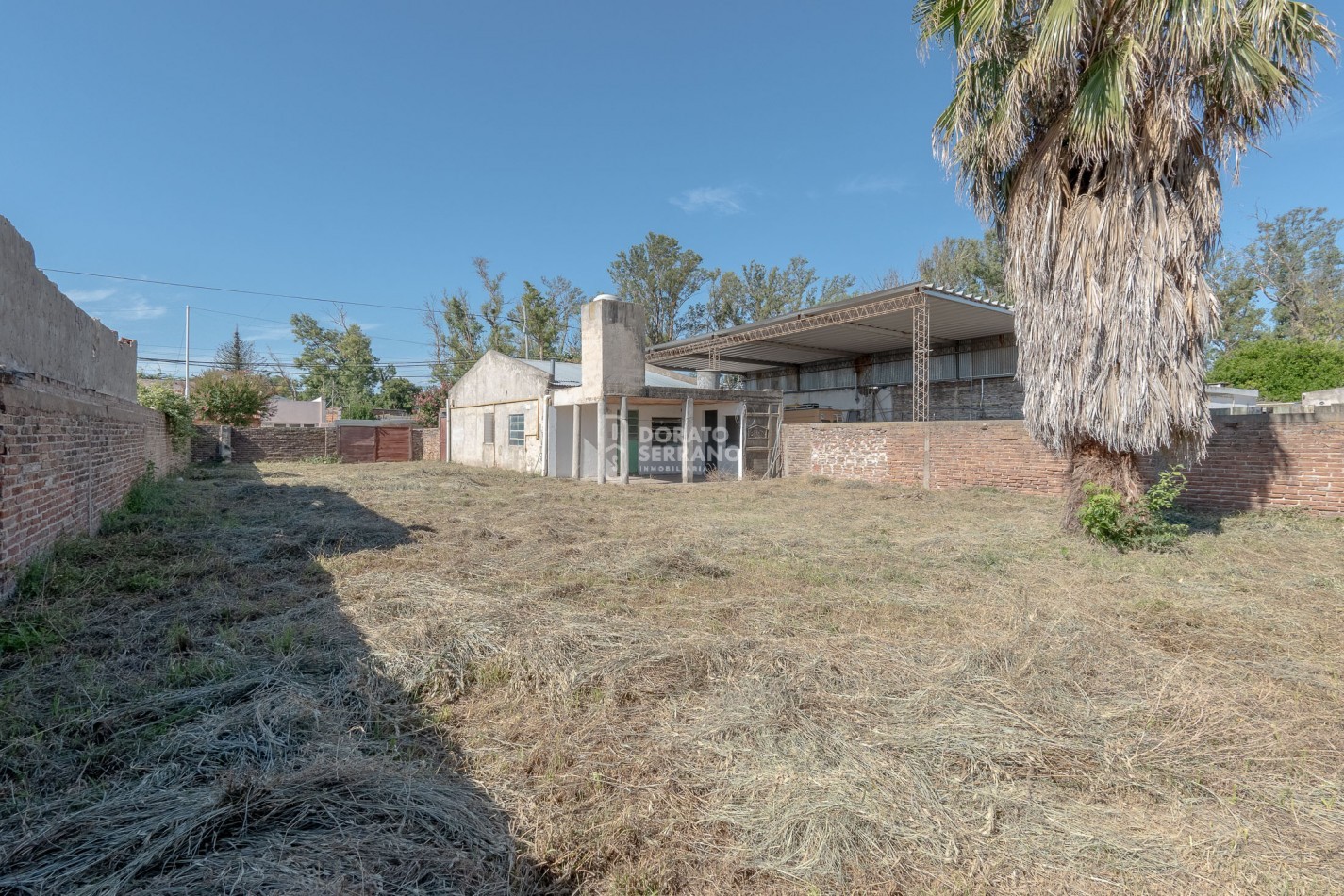 CASA PARA HABITAR  +  LOTE IDEAL + TODOS LOS SERVICIOS! - 15 MTS. DE FRENTE!