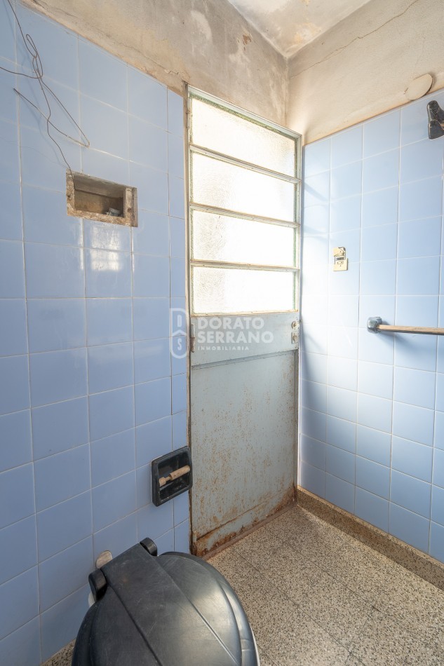 CASA EN ESQUINA! GRAN UBICACION!