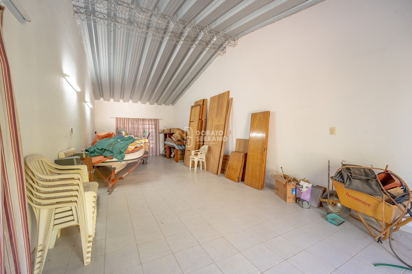 CASA EN EL RIO! GRANDIOSA! BARRIO BASUALDO!