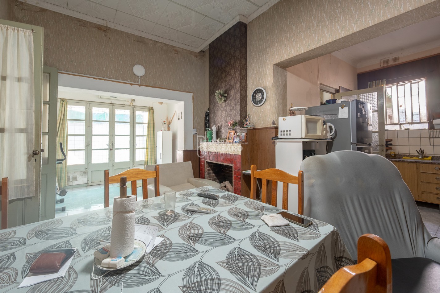 OPERATIVA! A MTS. DE AVENIDA! TODOS LOS SERVICIOS.