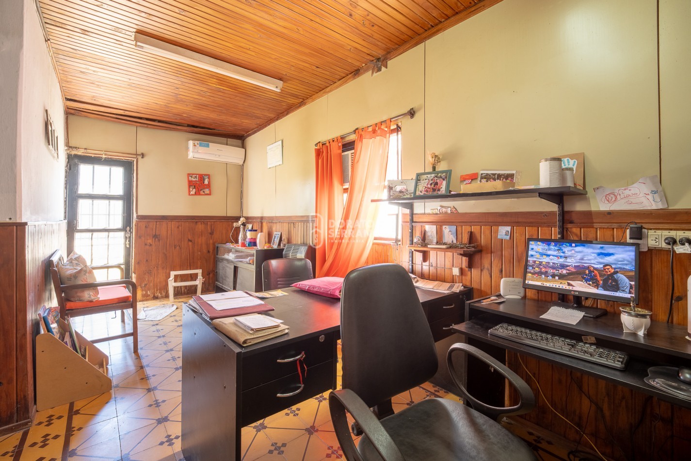 LOTE EN BARRIO FLORIDA! TODOS LOS SERVICIOS - PLUS EDIFICADO A DEMOLER O RECICLAR. 