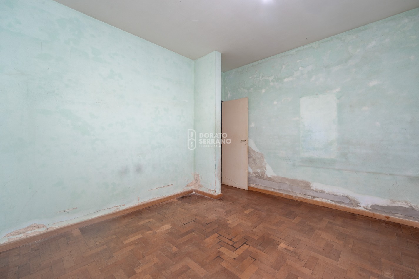 CASA EN ESQUINA! GRAN UBICACION!