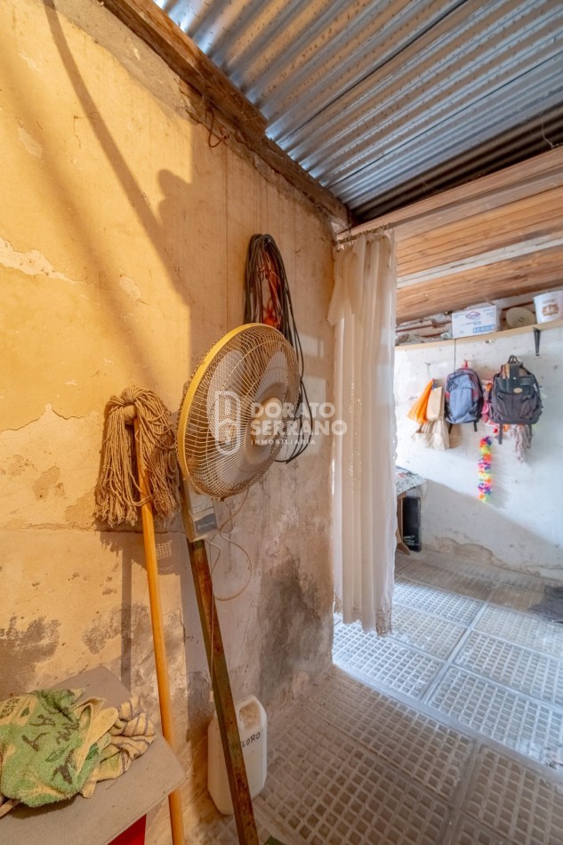 CASA EN ESQUINA / TODOS LOS SERVICIOS!