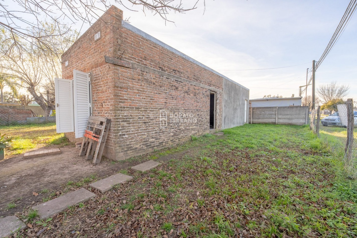 LOTE EN ESQUINA + CASA A TERMINAR! - AREA RESIDENCIAL!