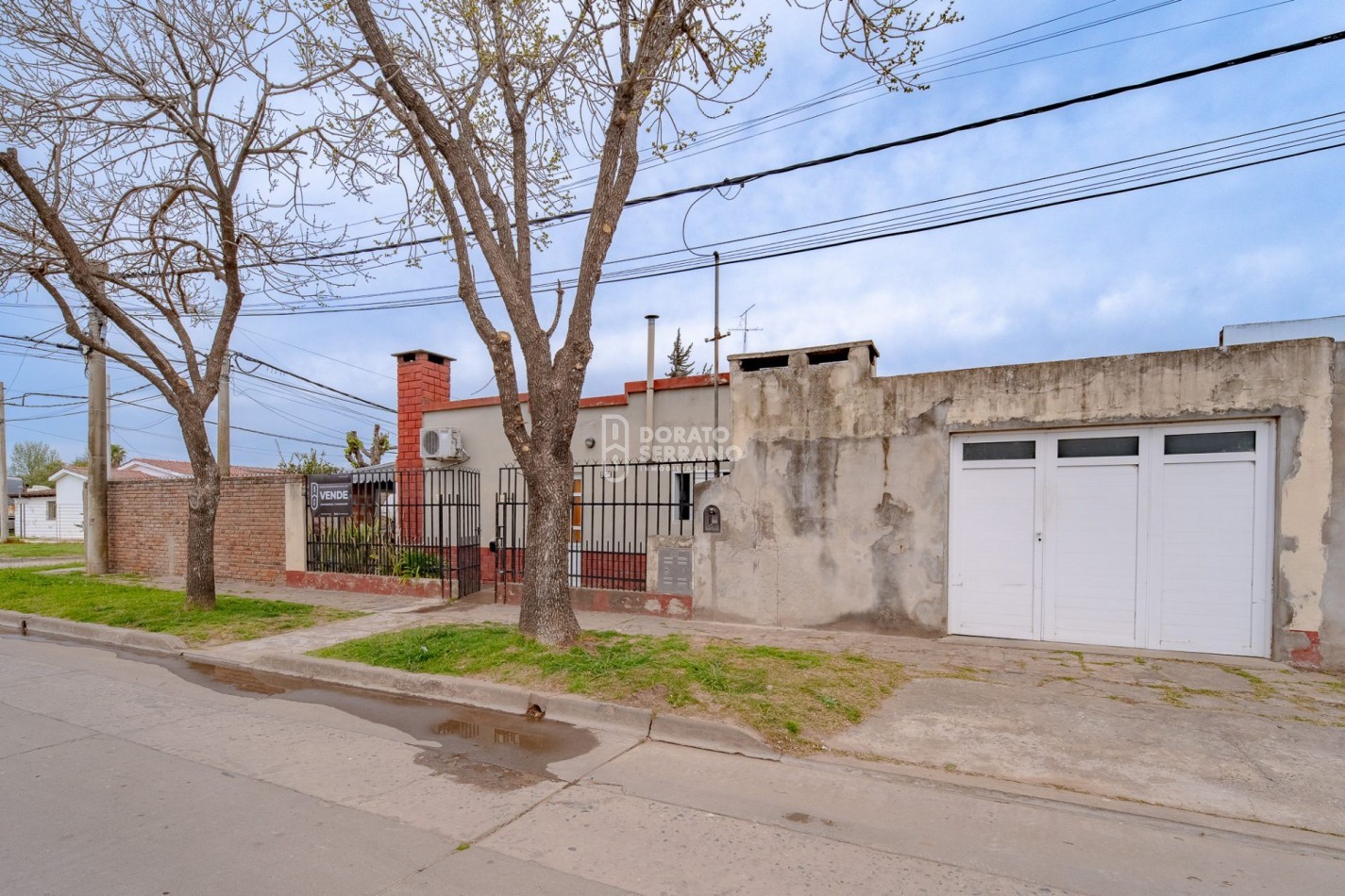 CASA EN ESQUINA / TODOS LOS SERVICIOS!