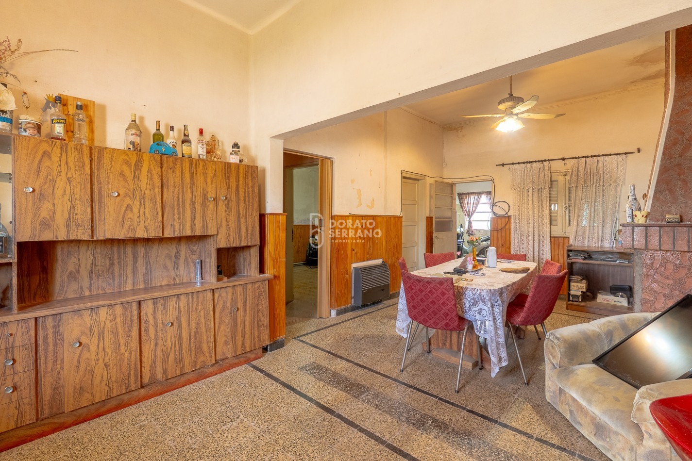 CASA EN ESQUINA! TODOS LOS SERVICIOS!