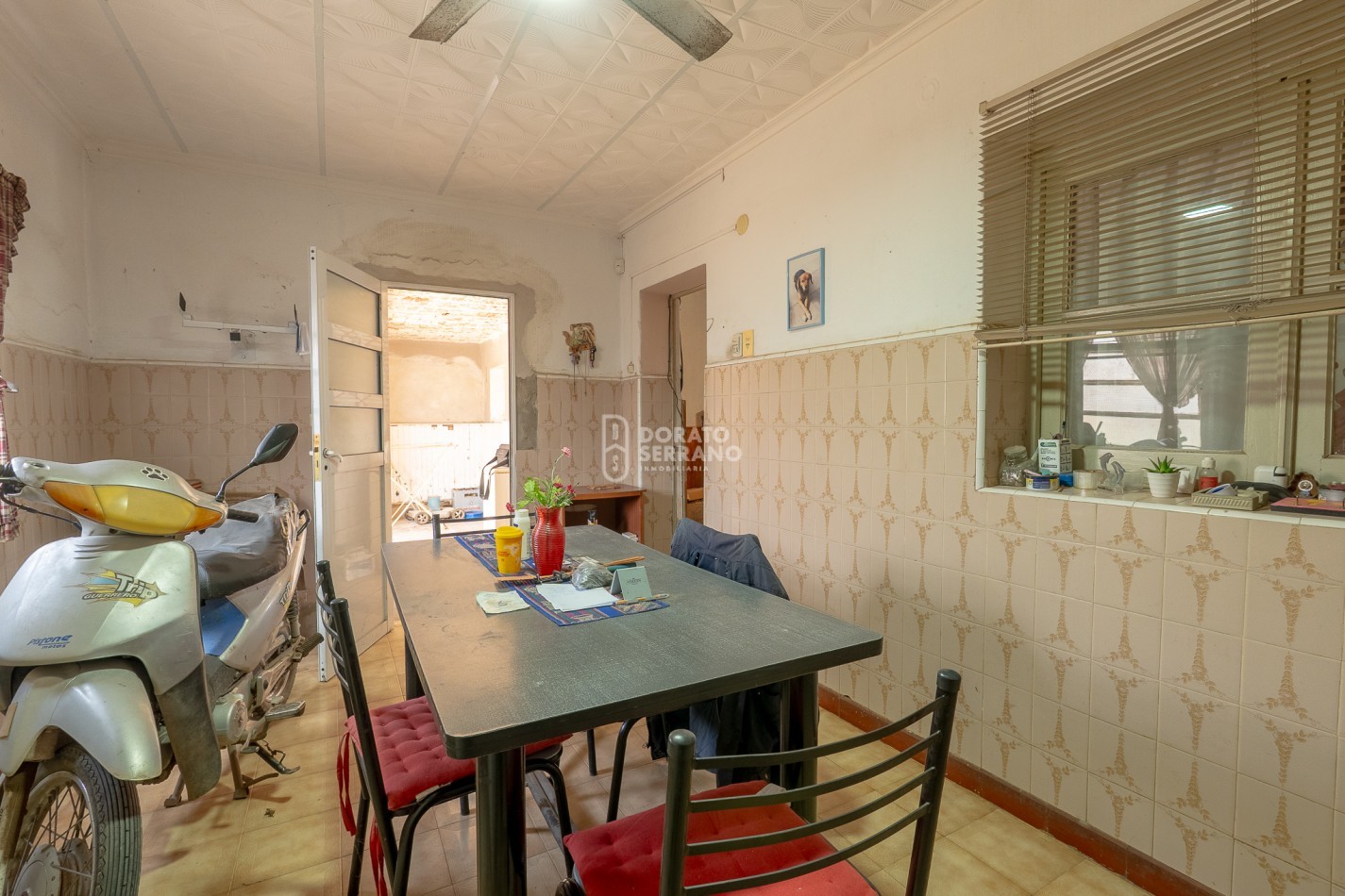 CASA EN ESQUINA! TODOS LOS SERVICIOS!