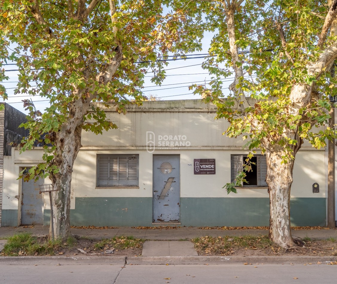 CASA A RECICLAR + LOTE PASANTE! 2 FRENTES!