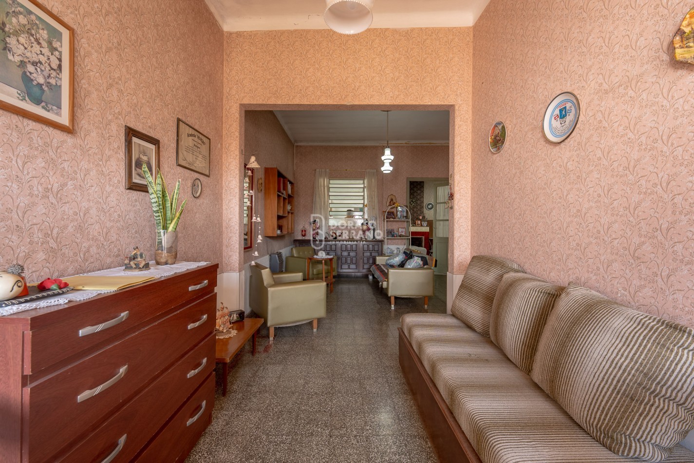 OPERATIVA! A MTS. DE AVENIDA! TODOS LOS SERVICIOS.