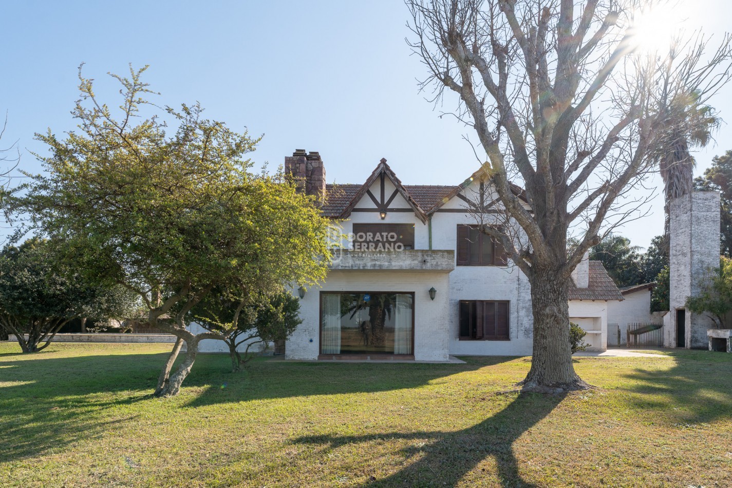 MANSION COLONIAL FRENTE A RIO CORONDA.