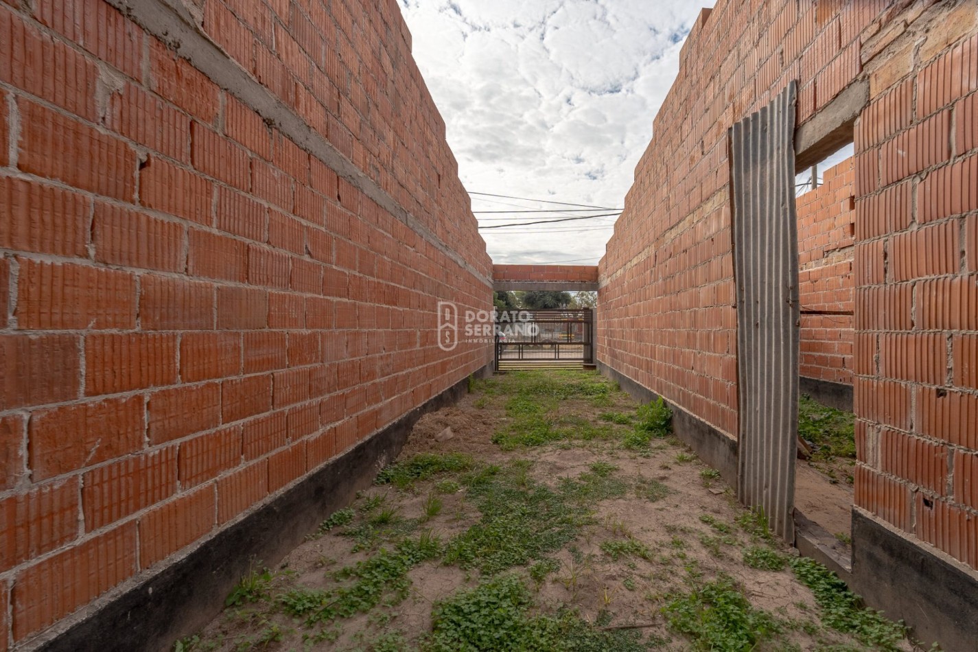 LOTE + CASA A TERMINAR! 