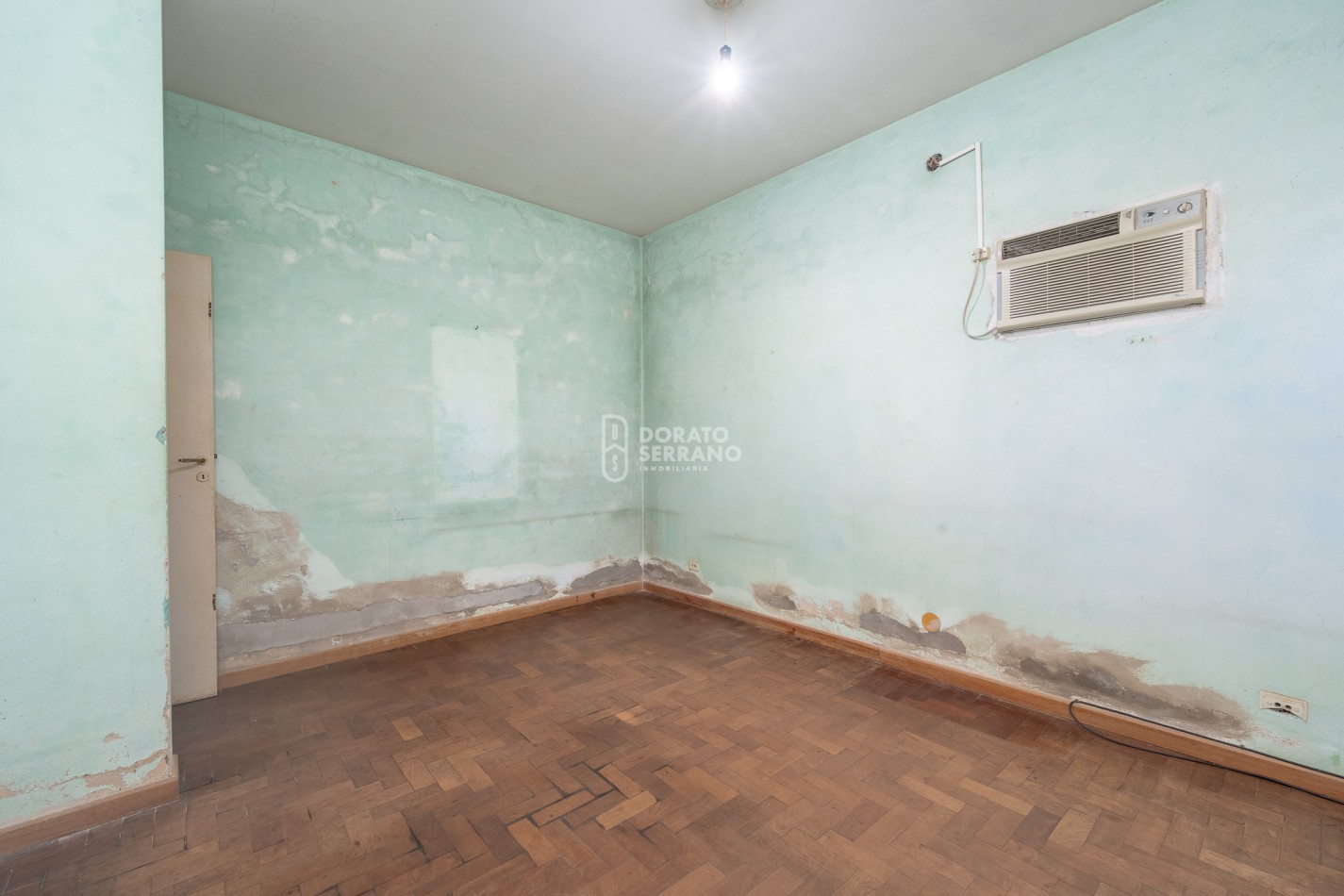 CASA EN ESQUINA! GRAN UBICACION!