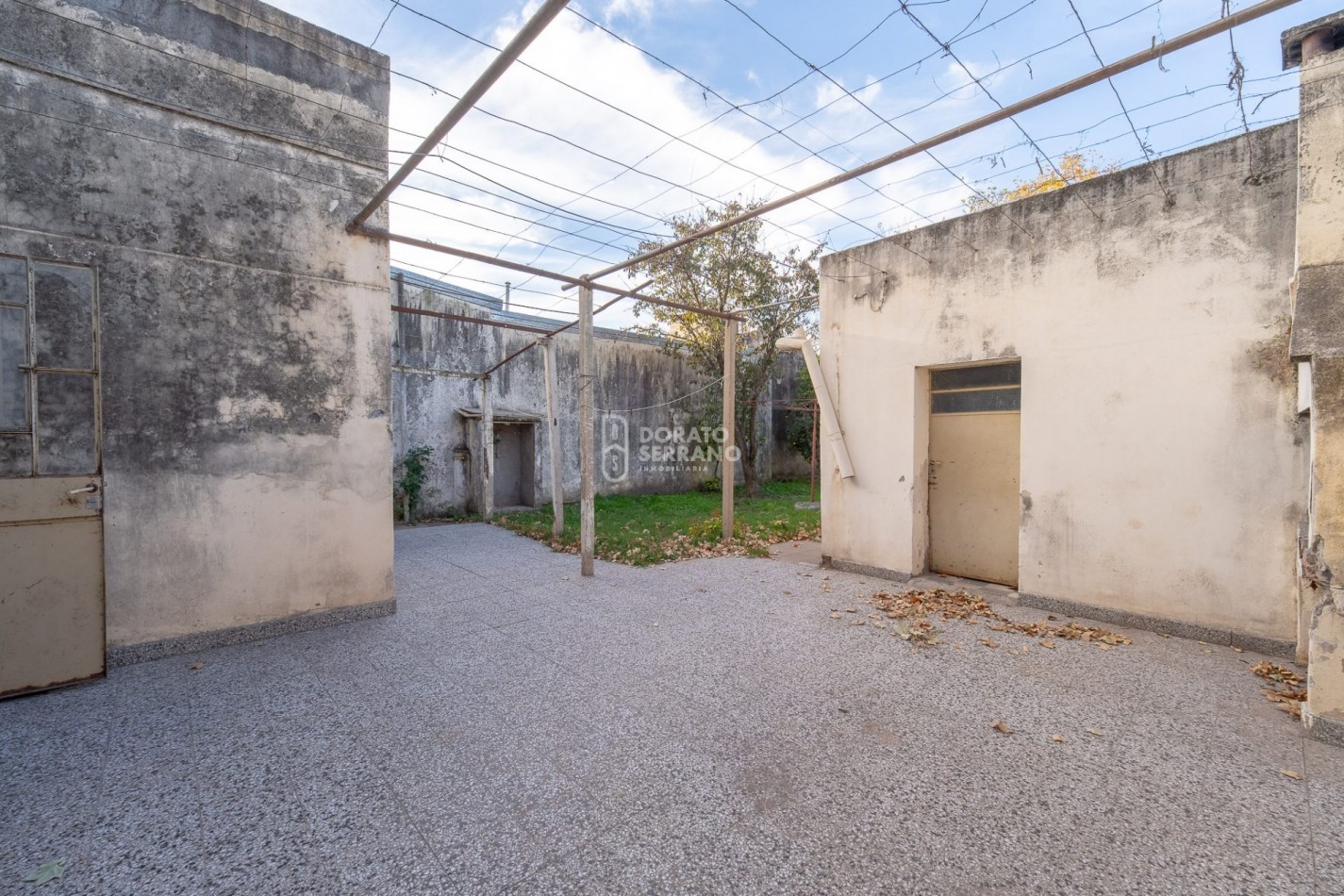 CASA A RECICLAR + LOTE PASANTE! 2 FRENTES!