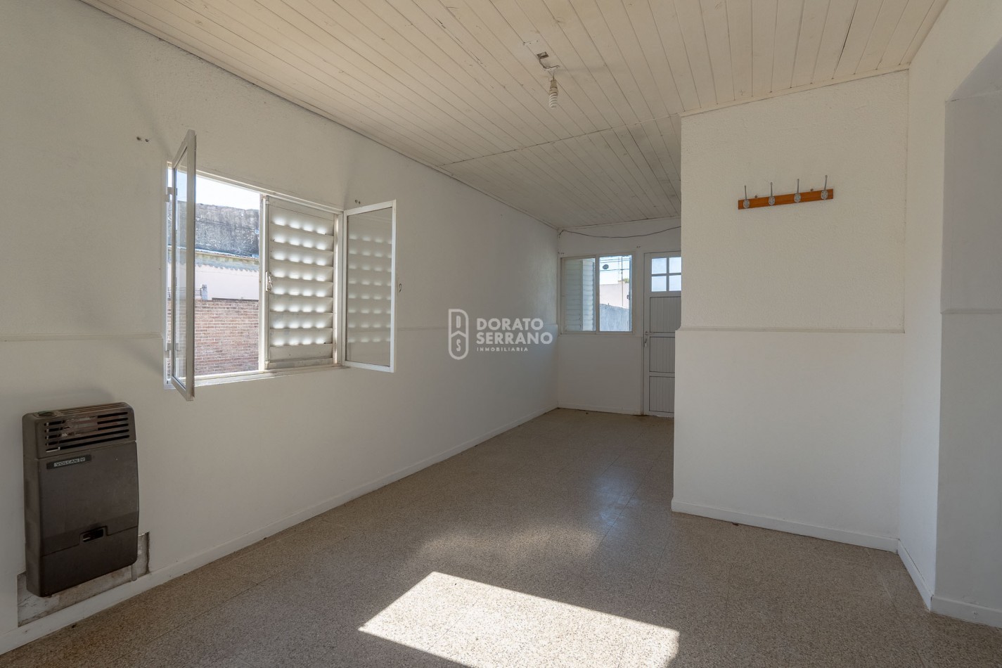 CASA PARA HABITAR  +  LOTE IDEAL + TODOS LOS SERVICIOS! - 15 MTS. DE FRENTE!