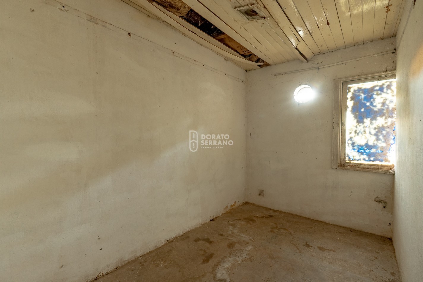 LOTE 10X45 +TODOS LOS SERVICIOS + PLUS CONSTRUCCION A RECICLAR.