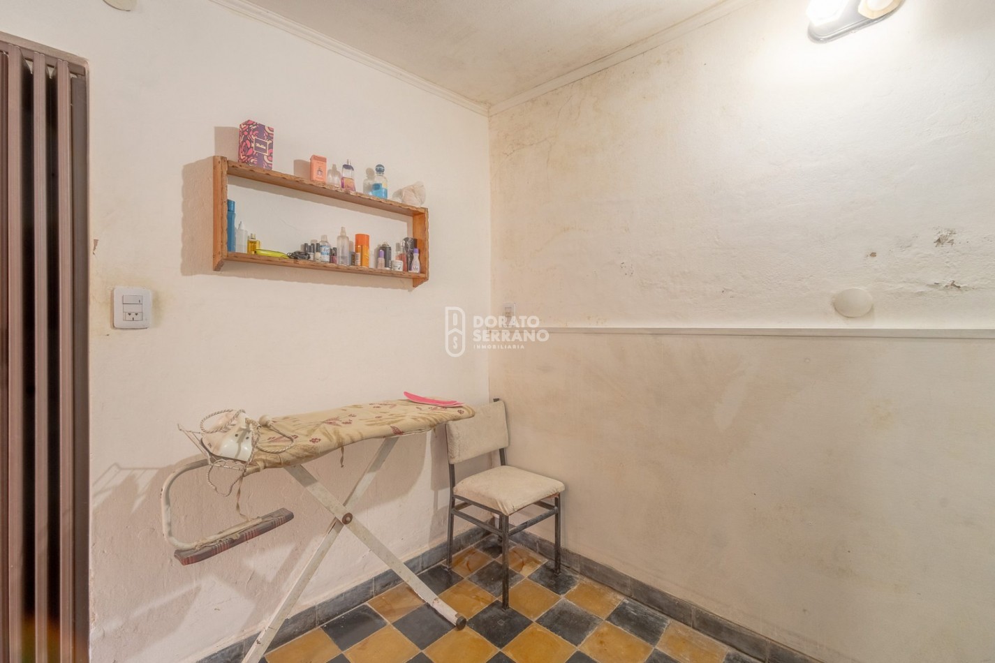 CASA EN ESQUINA / TODOS LOS SERVICIOS!