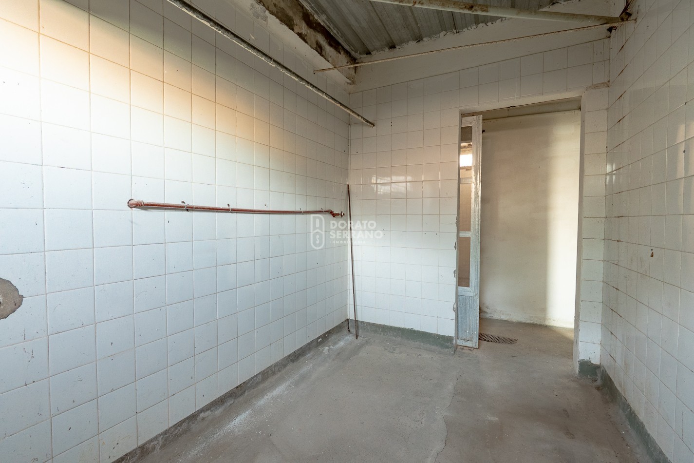 LOTE 10X45 +TODOS LOS SERVICIOS + PLUS CONSTRUCCION A RECICLAR.