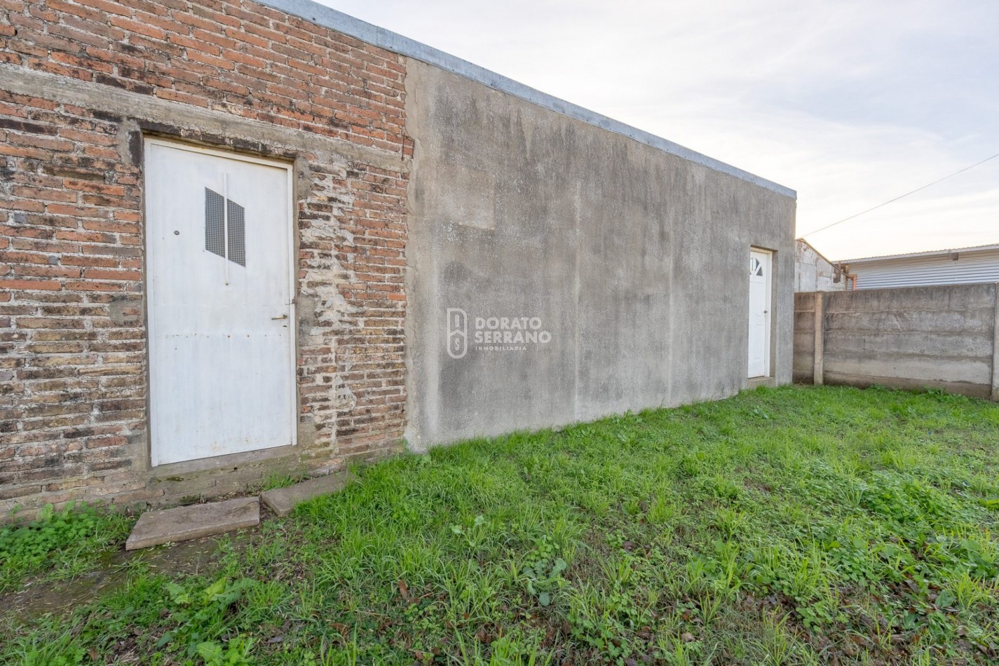 LOTE EN ESQUINA + CASA A TERMINAR! - AREA RESIDENCIAL!