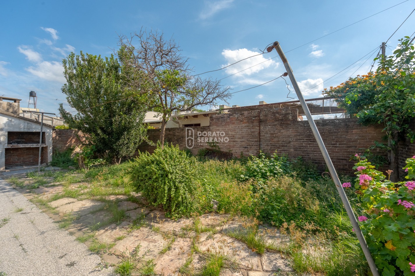 CASA EN ESQUINA! GRAN UBICACION!