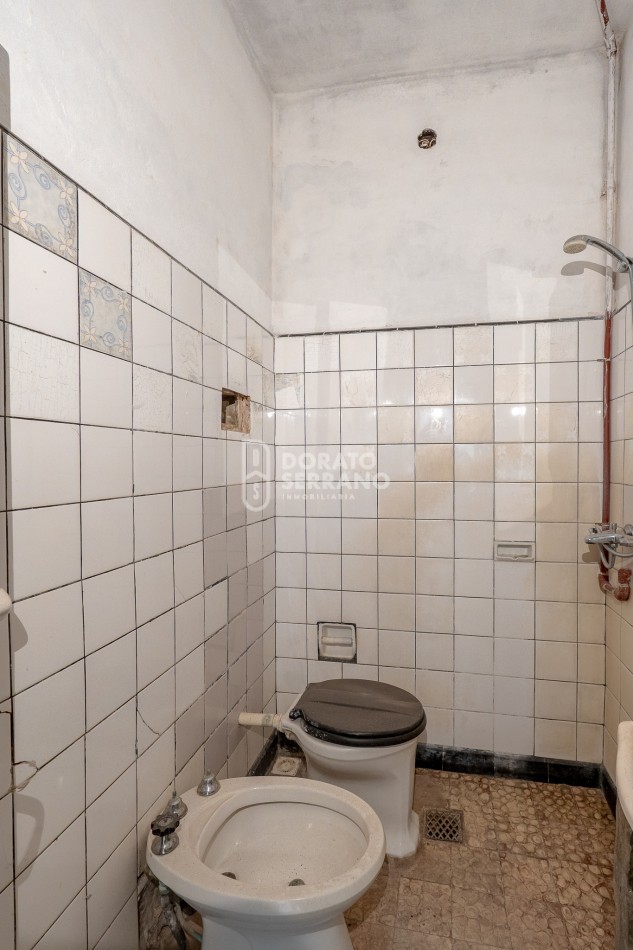 LOTE 10X45 +TODOS LOS SERVICIOS + PLUS CONSTRUCCION A RECICLAR.