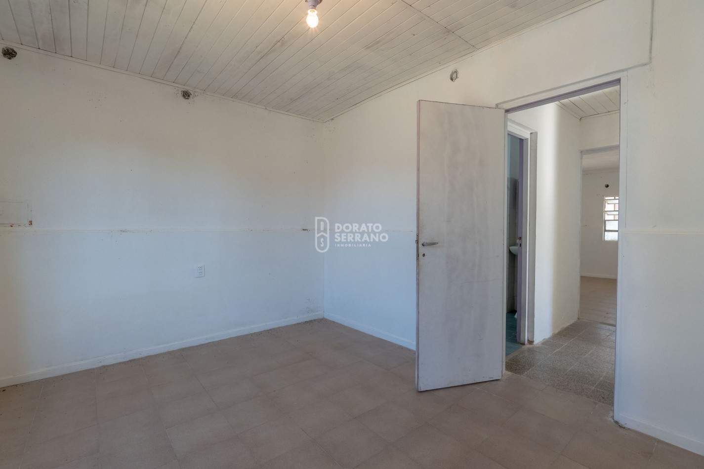 CASA PARA HABITAR  +  LOTE IDEAL + TODOS LOS SERVICIOS! - 15 MTS. DE FRENTE!