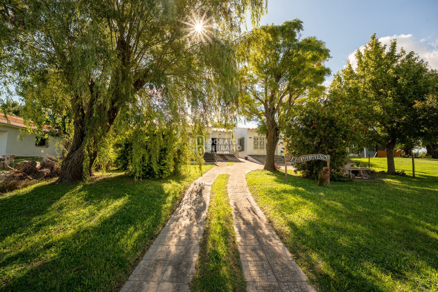 CASA EN EL RIO! GRANDIOSA! BARRIO BASUALDO!