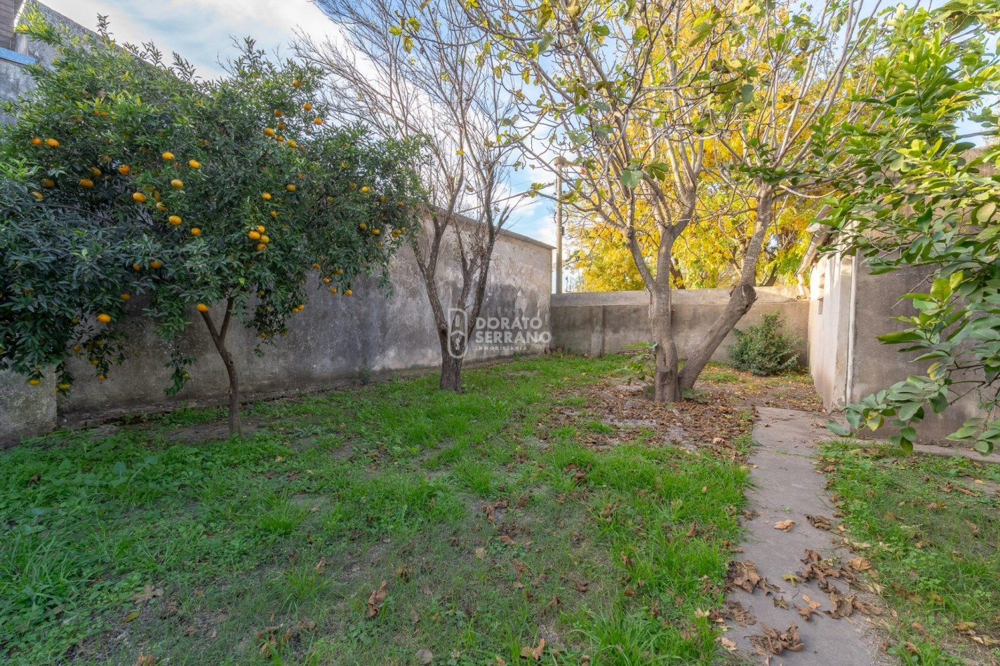 CASA A RECICLAR + LOTE PASANTE! 2 FRENTES!