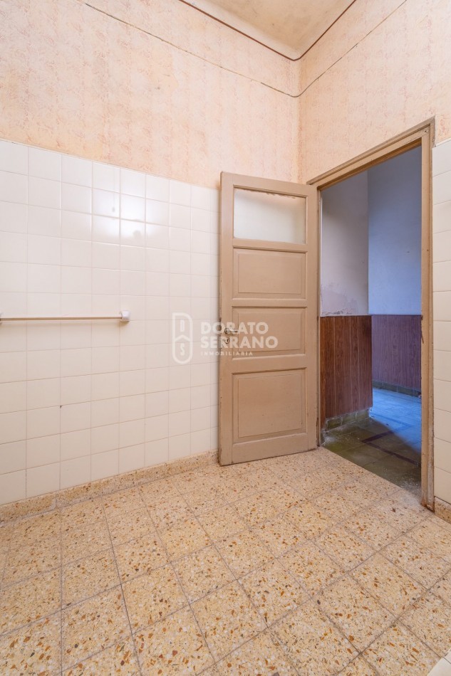 CASA A RECICLAR + LOTE PASANTE! 2 FRENTES!