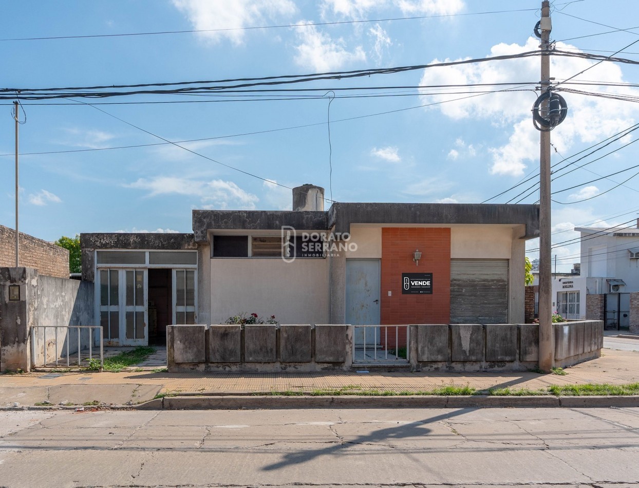 CASA EN ESQUINA! GRAN UBICACION!