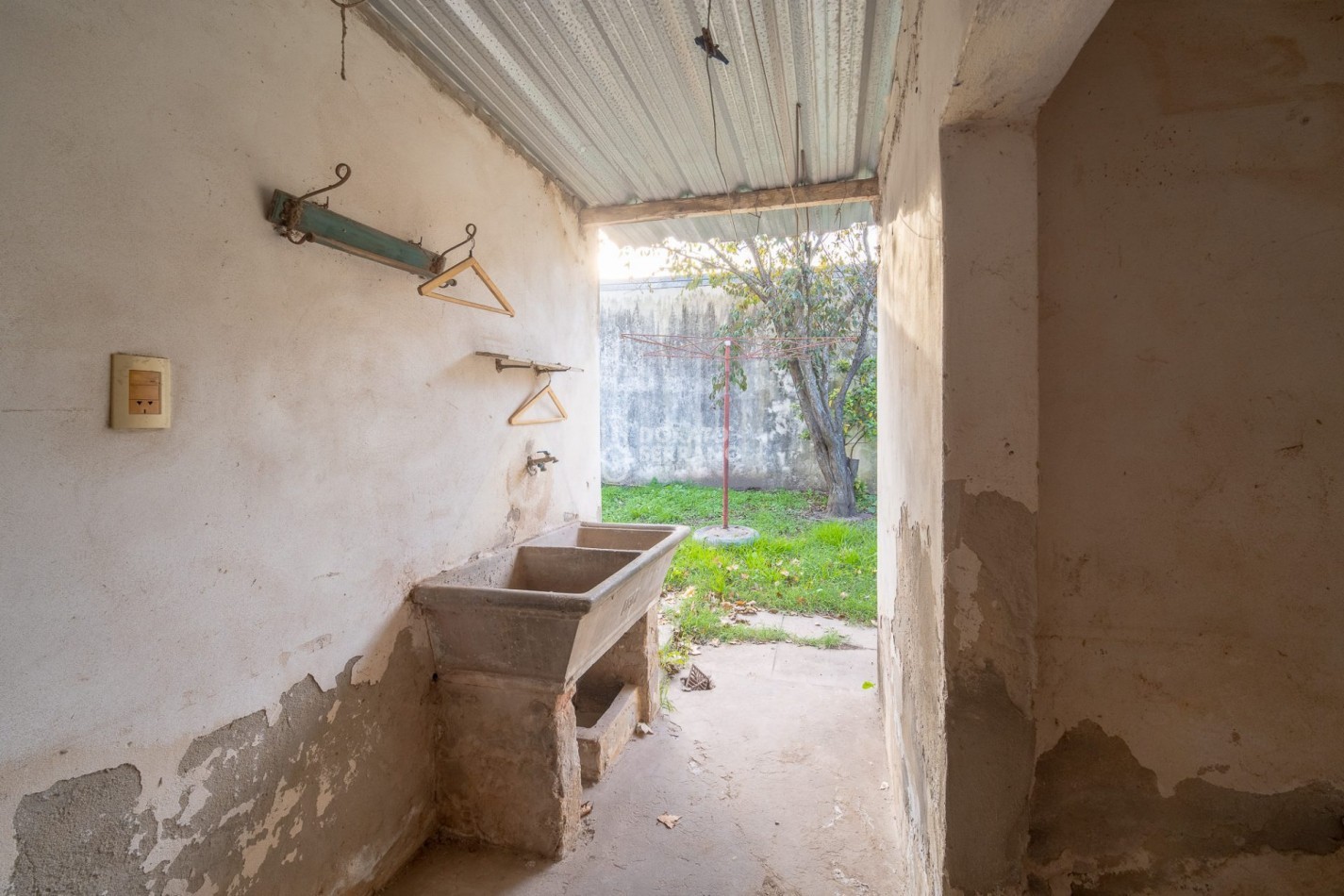 CASA A RECICLAR + LOTE PASANTE! 2 FRENTES!