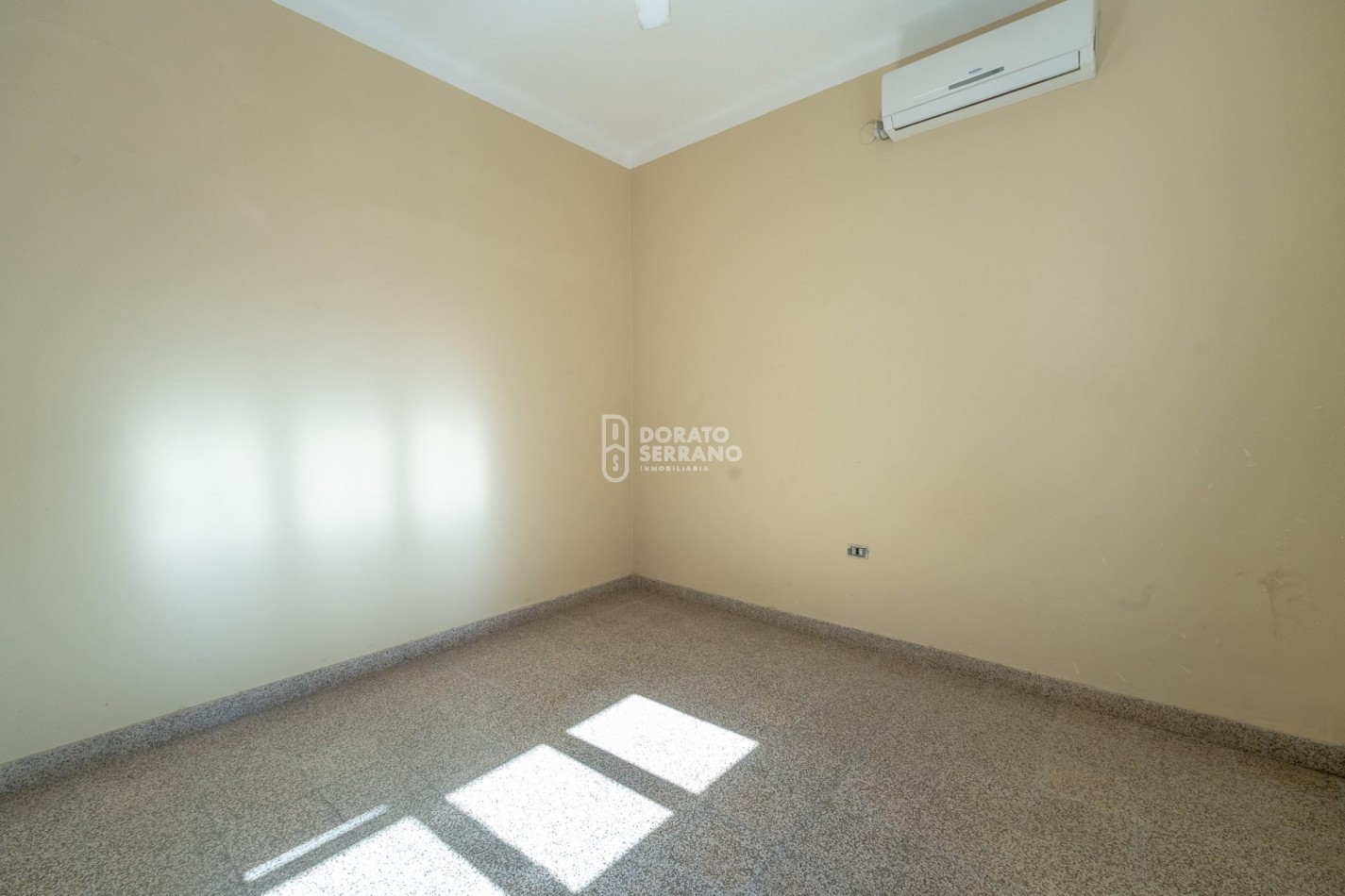 SOBRIA & ELEGANTE & RESIDENCIAL