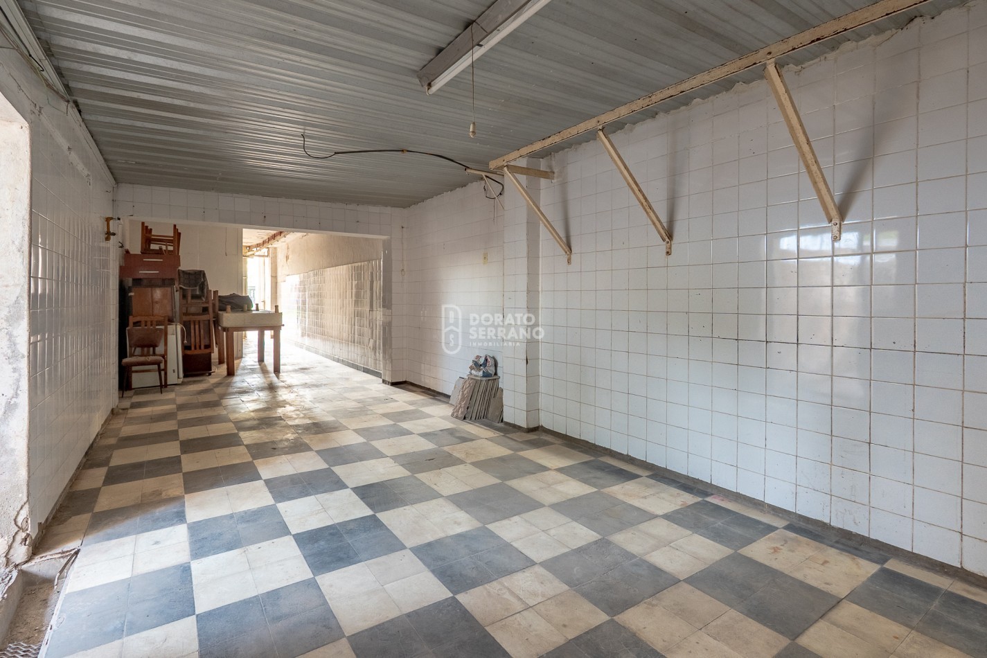 LOTE 10X45 +TODOS LOS SERVICIOS + PLUS CONSTRUCCION A RECICLAR.