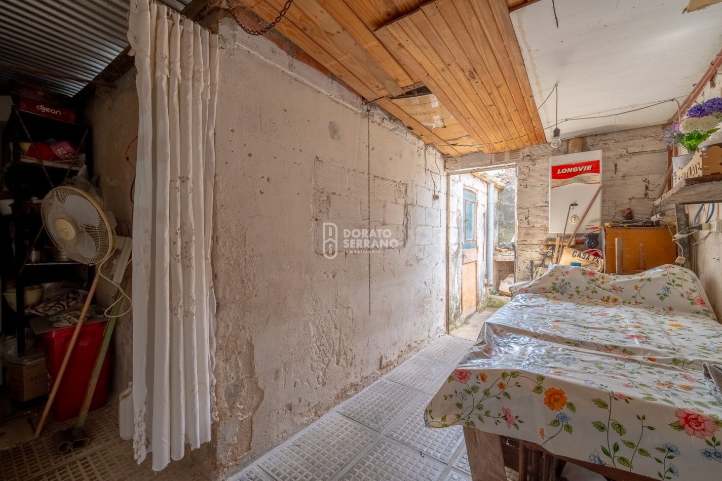 CASA EN ESQUINA / TODOS LOS SERVICIOS!
