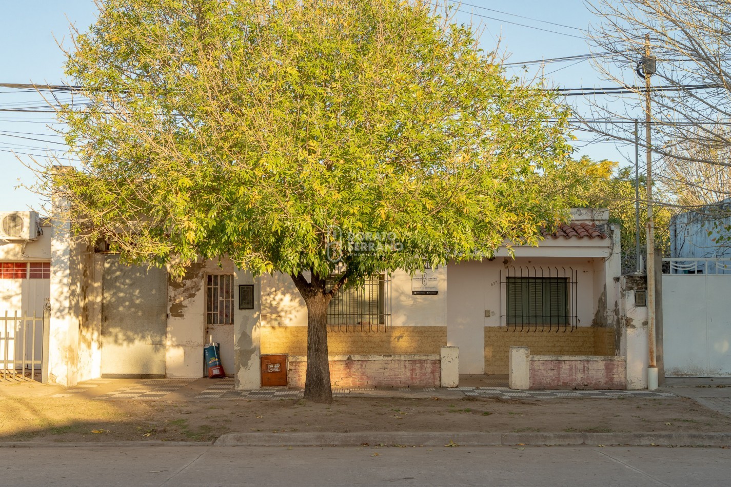 LOTE 10X45 +TODOS LOS SERVICIOS + PLUS CONSTRUCCION A RECICLAR.