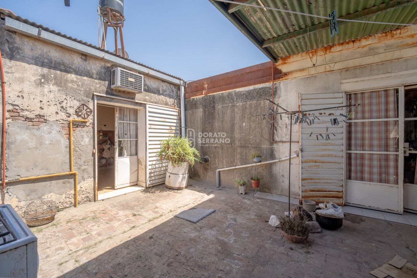 LOTE EN BARRIO FLORIDA! TODOS LOS SERVICIOS - PLUS EDIFICADO A DEMOLER O RECICLAR. 