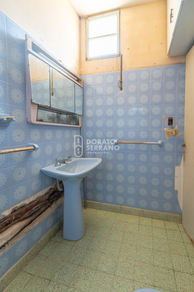 CASA EN ESQUINA! GRAN UBICACION!