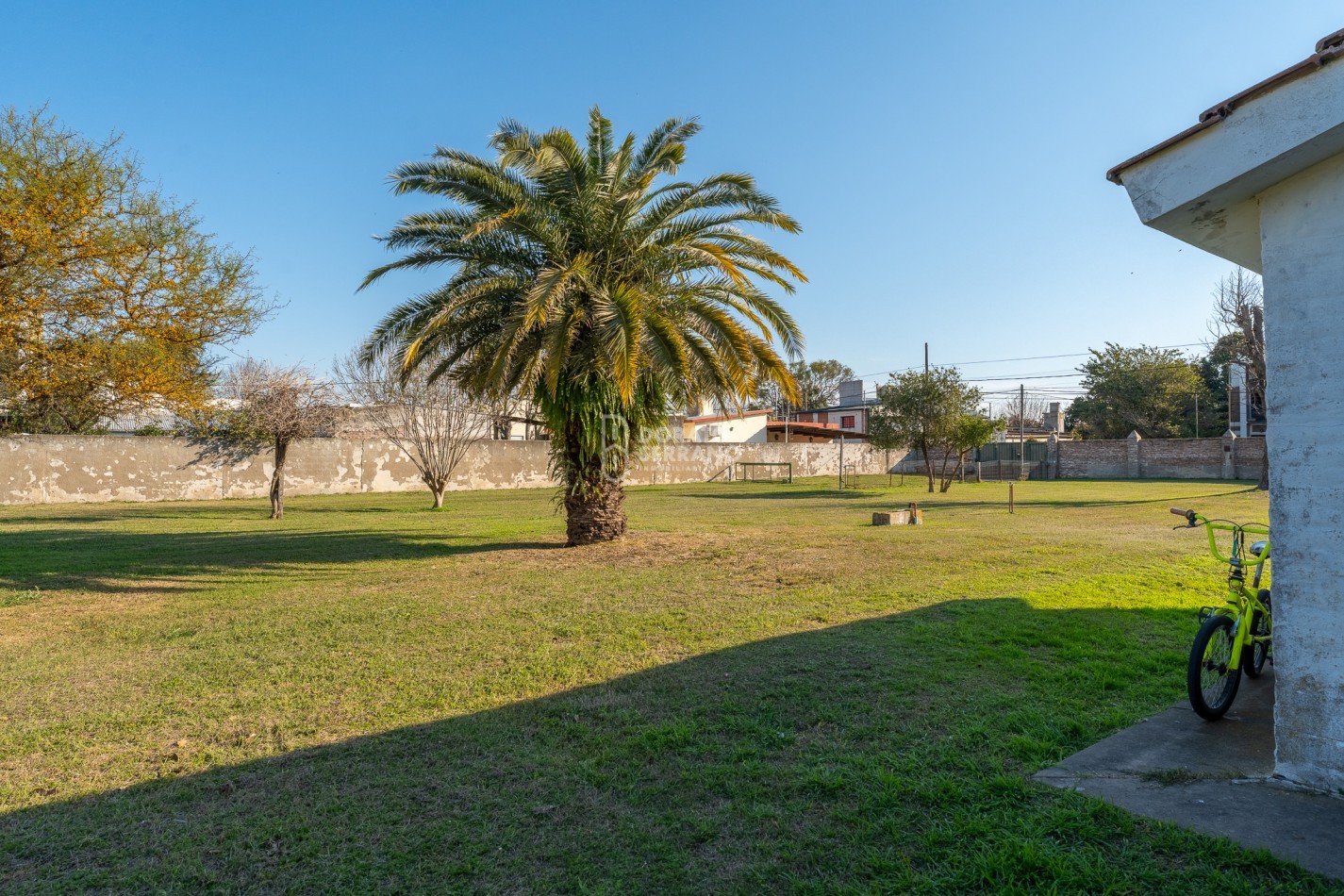 MANSION COLONIAL FRENTE A RIO CORONDA.