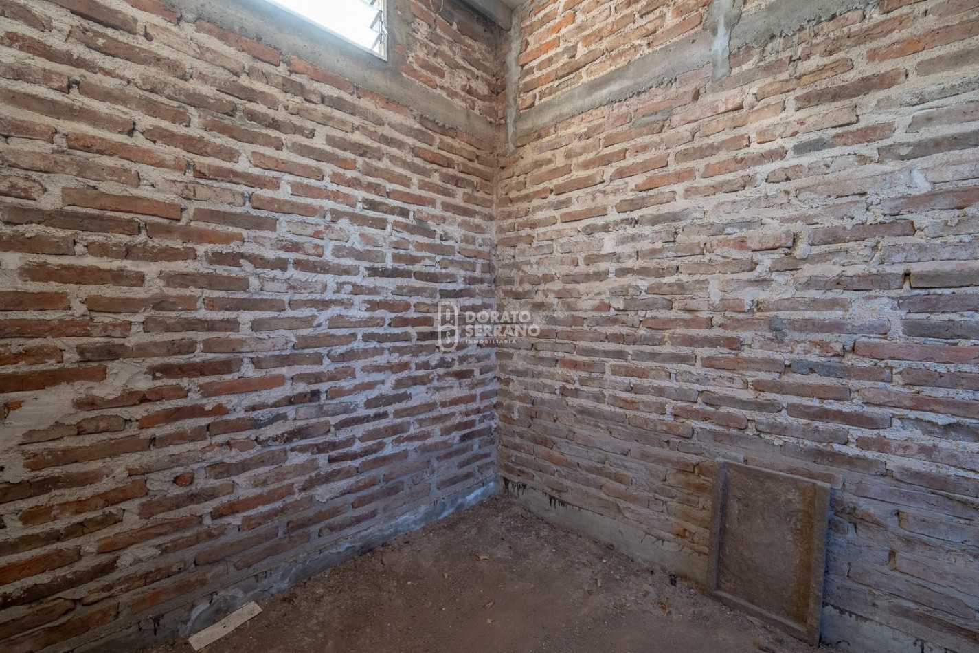 LOTE EN ESQUINA + CASA A TERMINAR! - AREA RESIDENCIAL!