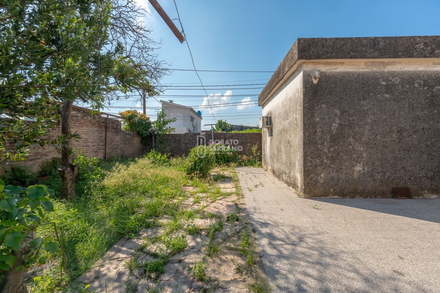 CASA EN ESQUINA! GRAN UBICACION!