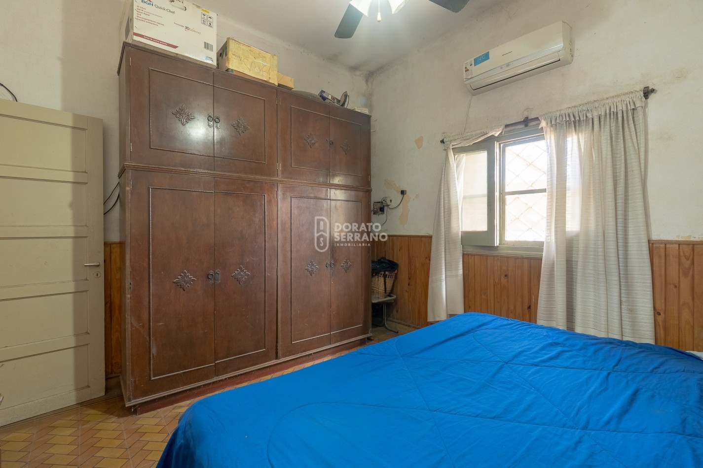 CASA EN ESQUINA! TODOS LOS SERVICIOS!