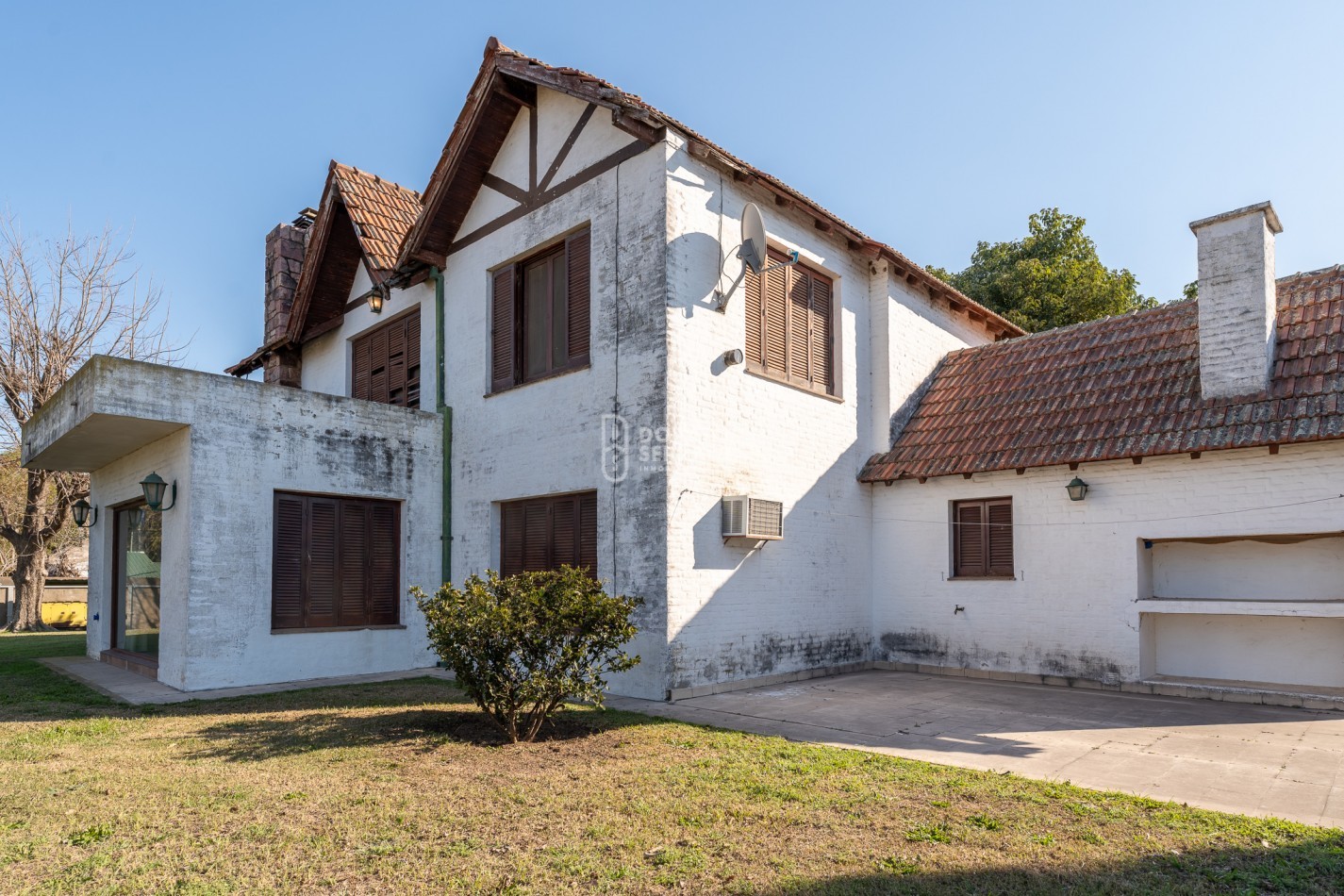 MANSION COLONIAL FRENTE A RIO CORONDA.