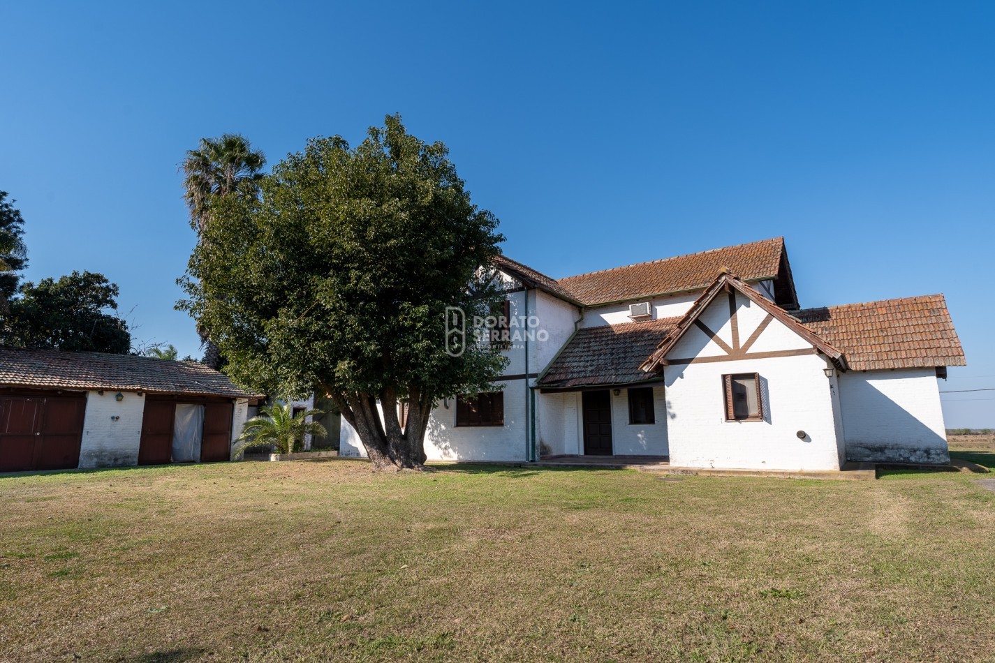 MANSION COLONIAL FRENTE A RIO CORONDA.